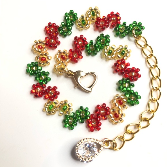 Mooey Bracelets Jewelry - Christmas Holiday Bracelet Zirconia Charm Gold Red Green Beaded Heart Clasp New